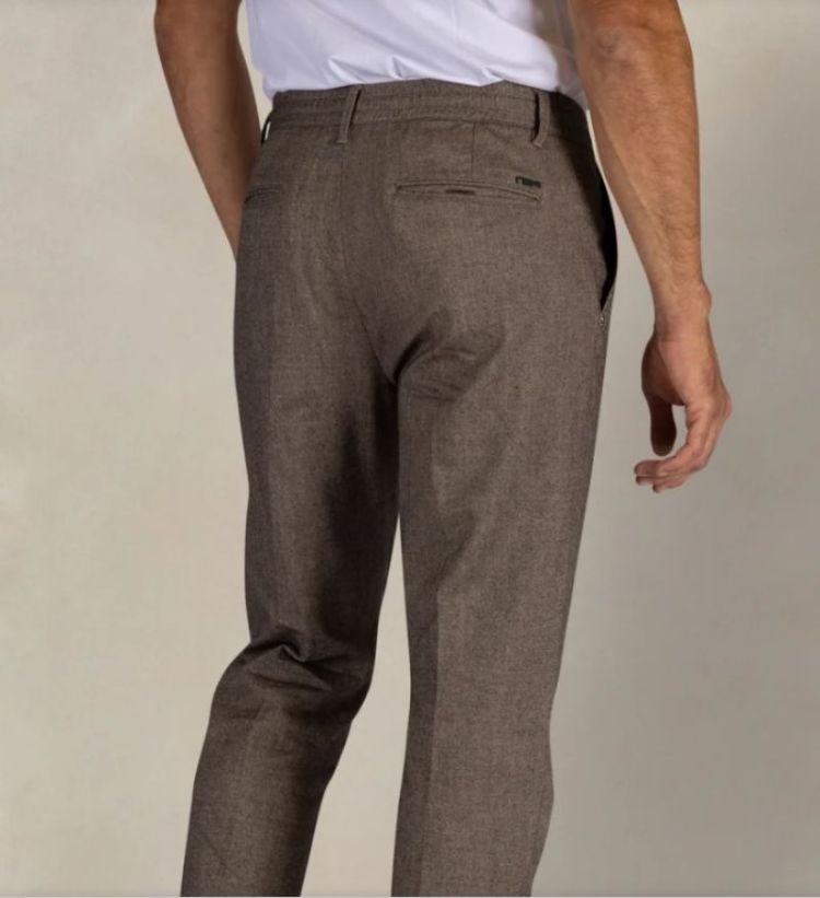  LIGHT BROWN